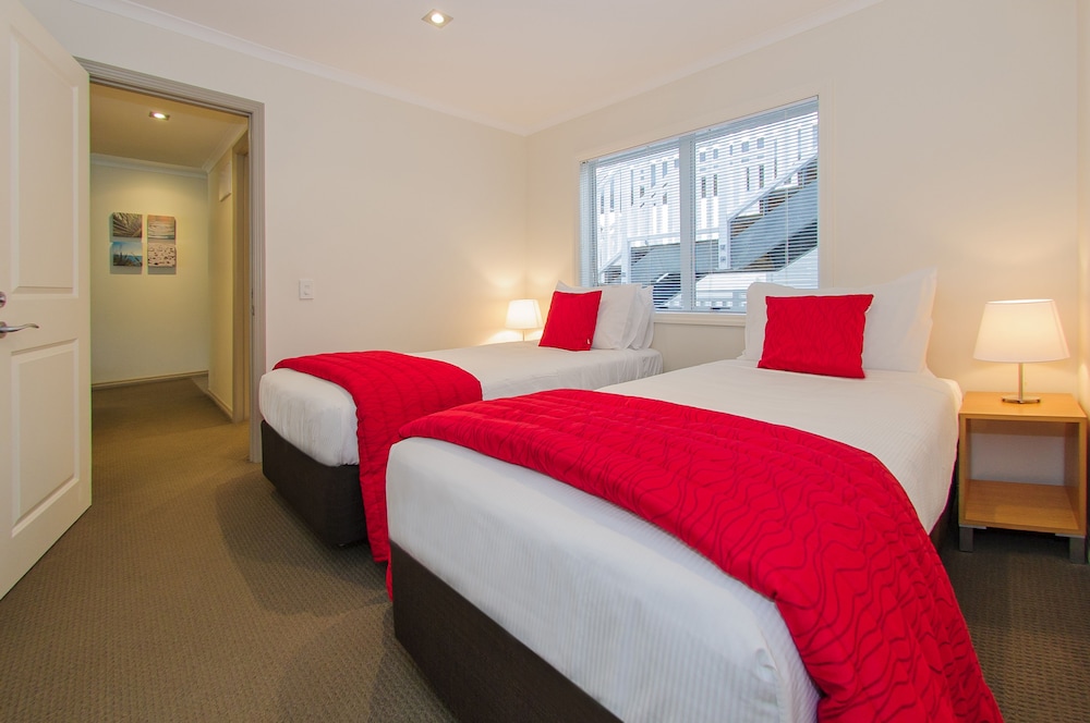 One Bedroom Apartment Twin Beds