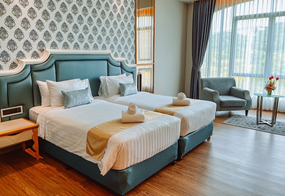 Deluxe Double or Twin Room - Photo 9