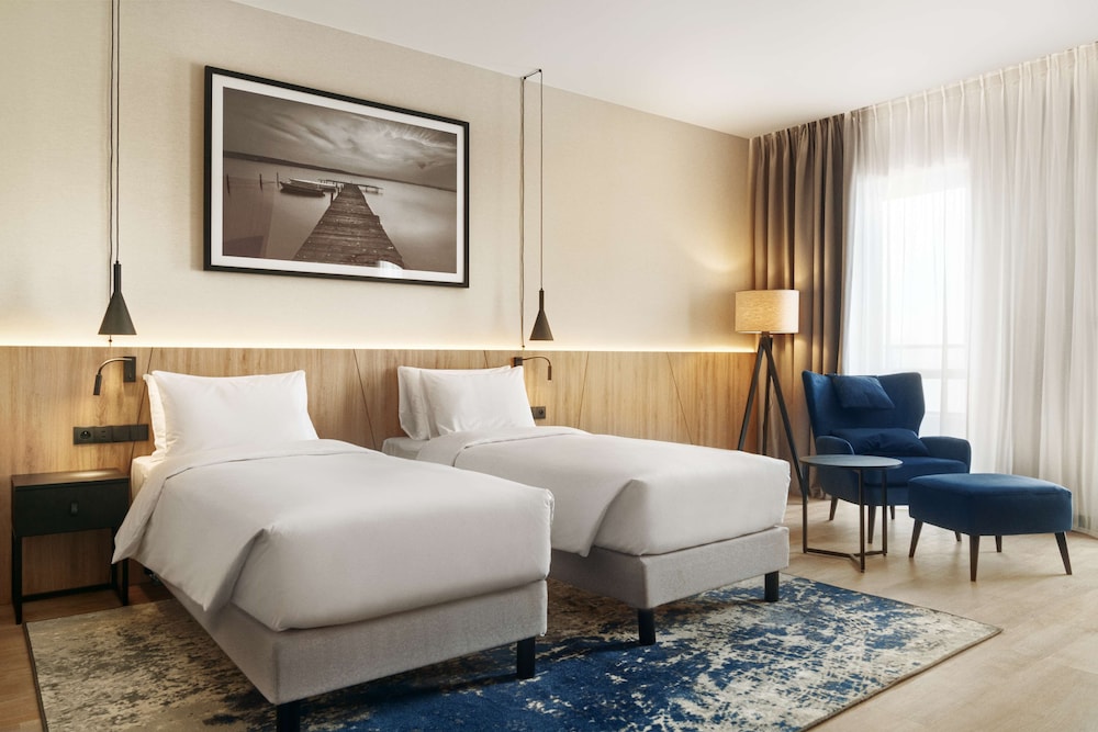 Premium Room, Non Smoking - Photo 8