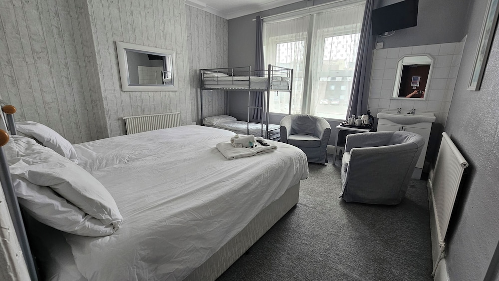 Twin Room, Courtyard View (Room 1)