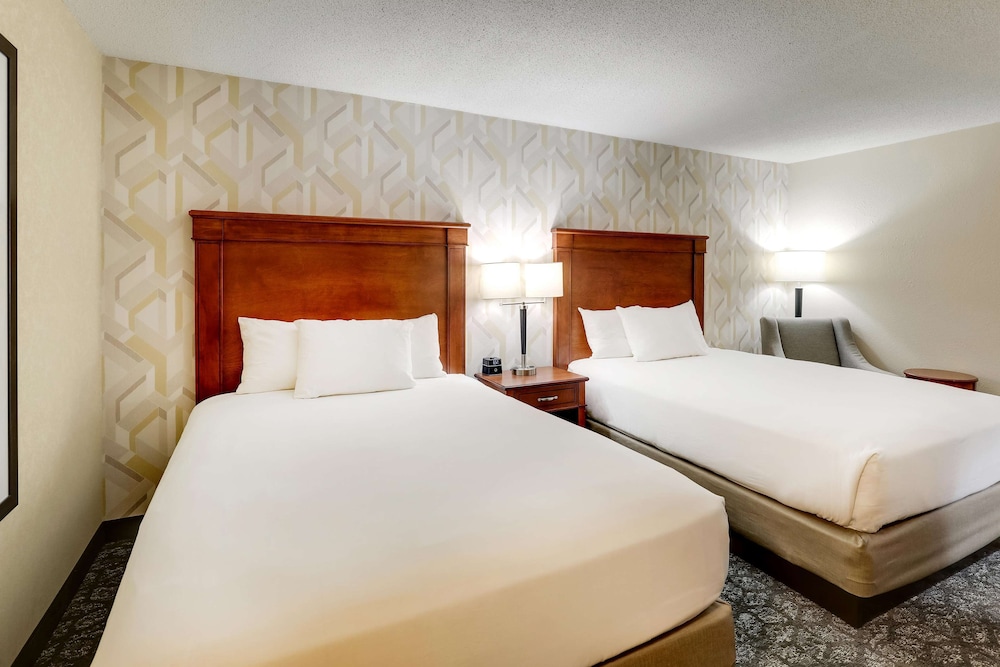Deluxe Room, 2 Queen Beds (Upper Floor) photo 2