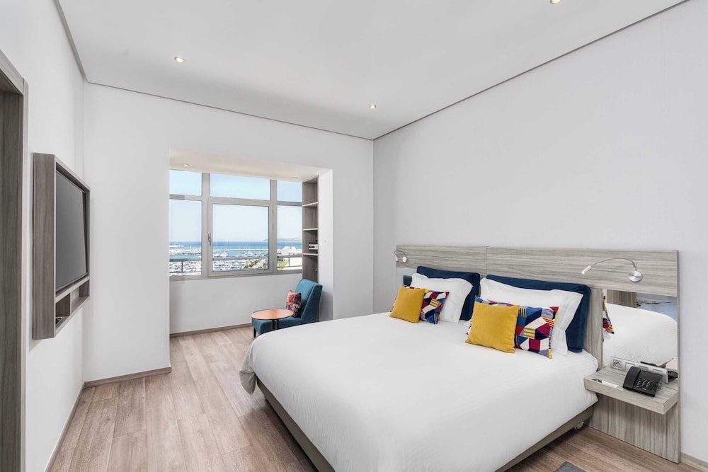 Superior Suite, Pool View - Photo 3