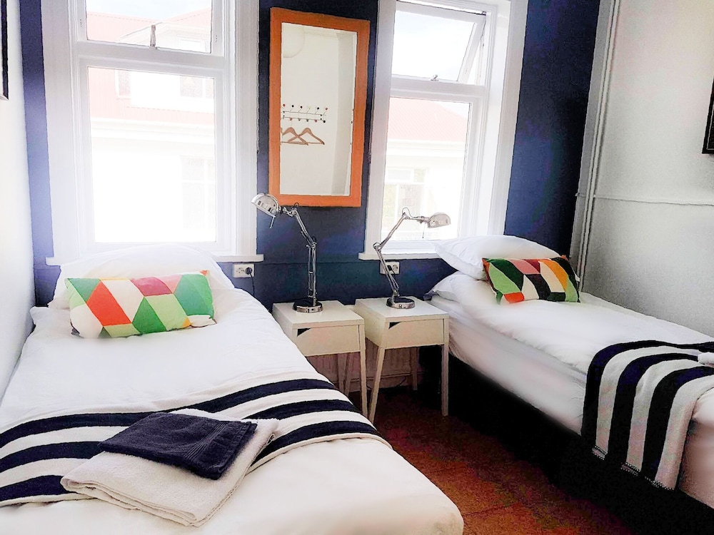 Standard Twin Room - Photo 6
