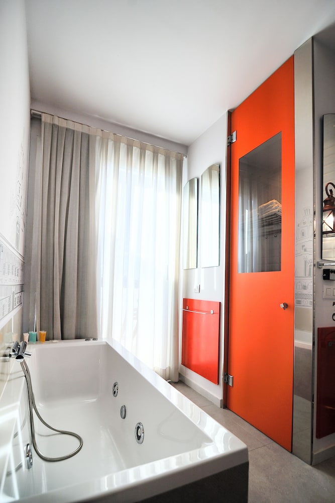 Superior Room, City View - Photo 25