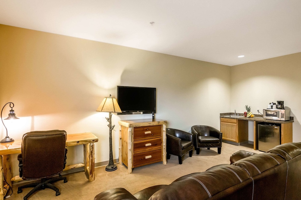Suite, 2 Queen Beds, Accessible, Non Smoking photo 3
