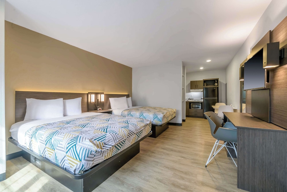 Standard Room, 2 Double Beds, Non Smoking, Kitchenette - Photo 2