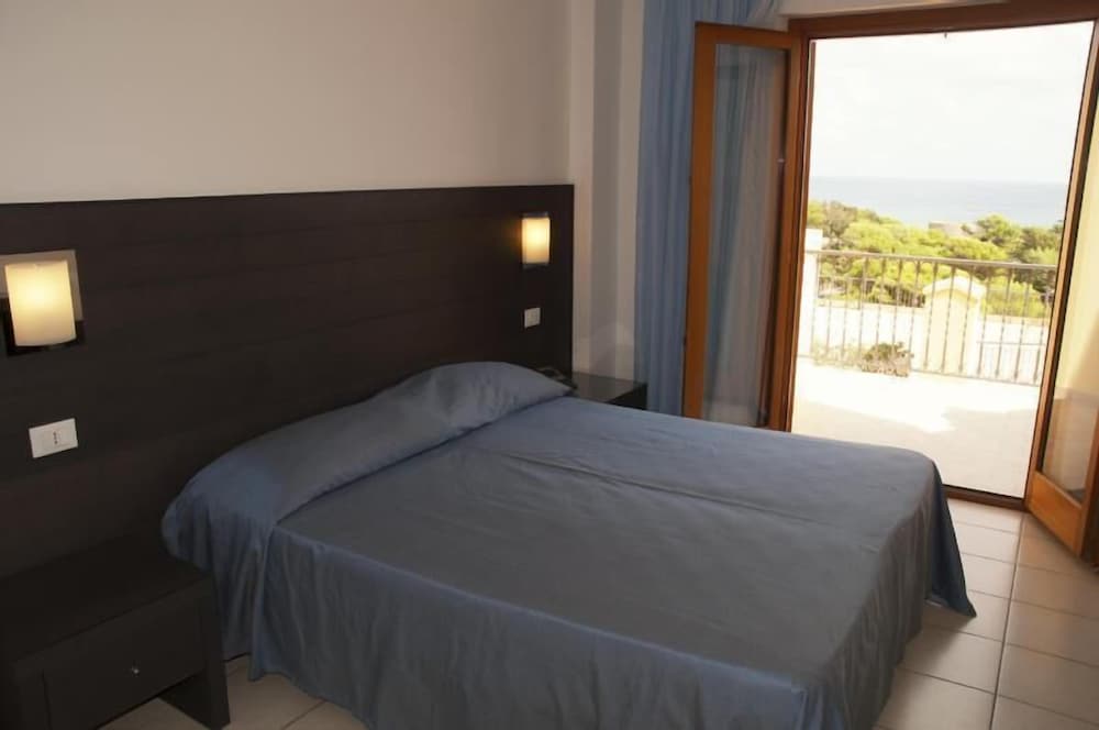 Standard Double or Twin Room, Sea View - Photo 9