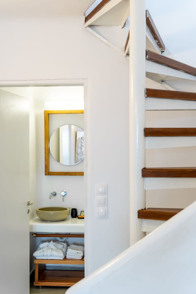 Loft Suite with Plunge Pool & Caldera View - Photo 5