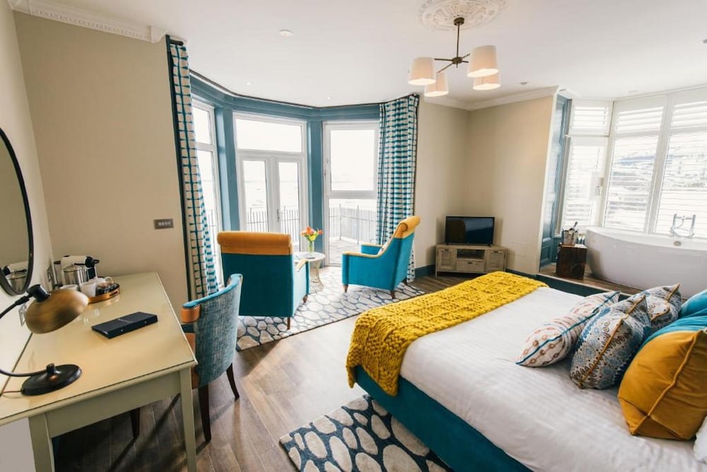 Luxury Suite, 1 King Bed, Balcony, Harbor View photo 3
