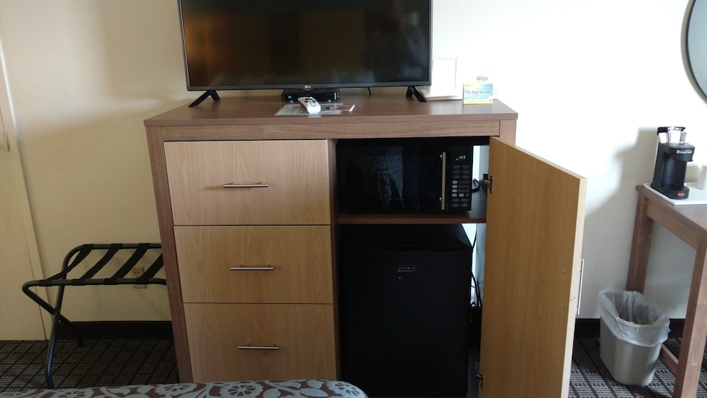 Room, 1 King Bed, Accessible, Non Smoking - Photo 2
