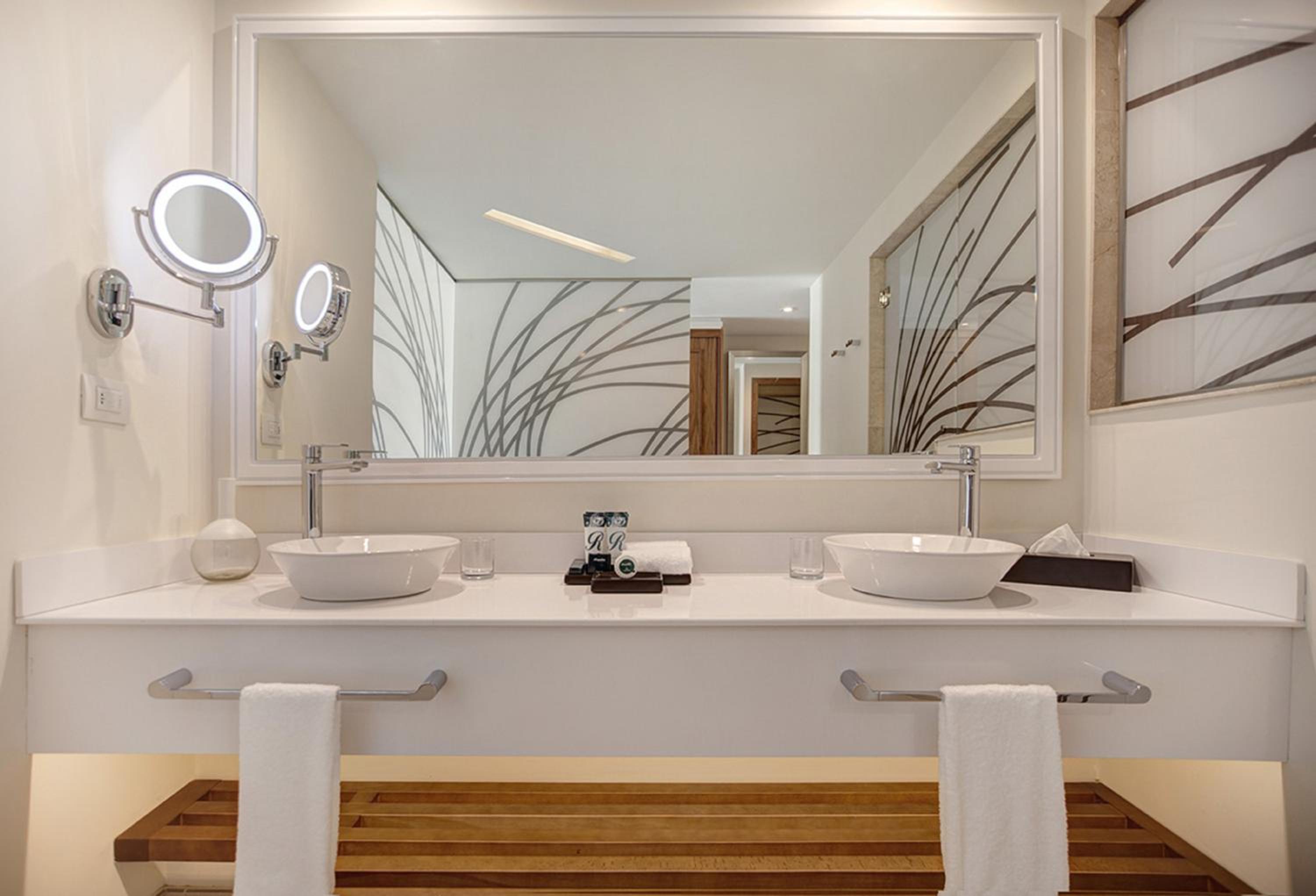 Luxury Presidential One Bedroom Swim Out Diamond Club photo 2