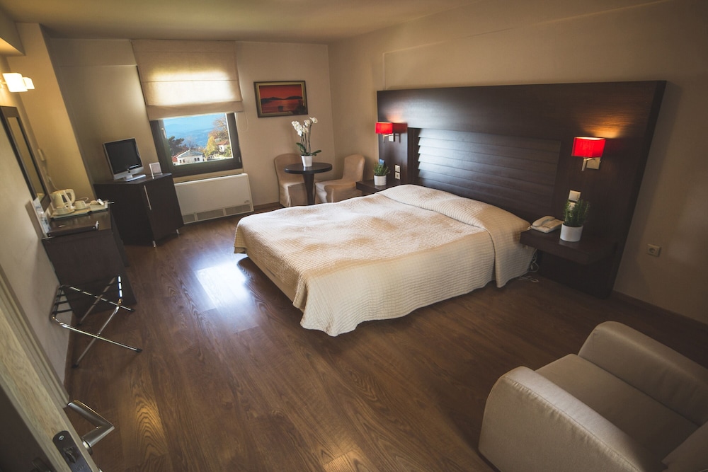Suite with Balcony and Portaria View - Photo 1
