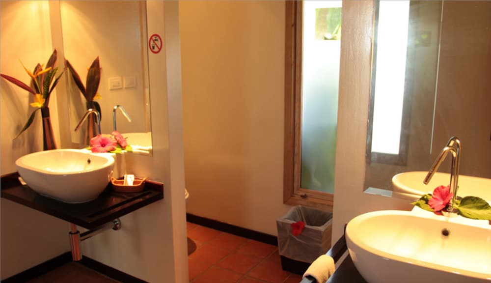 Suite, 2 Bedrooms, Ocean View photo 2