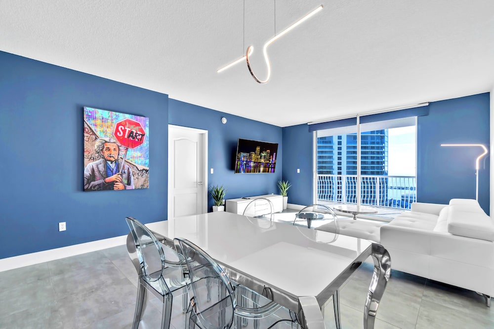 Luxury Condo, 1 Bedroom photo 2