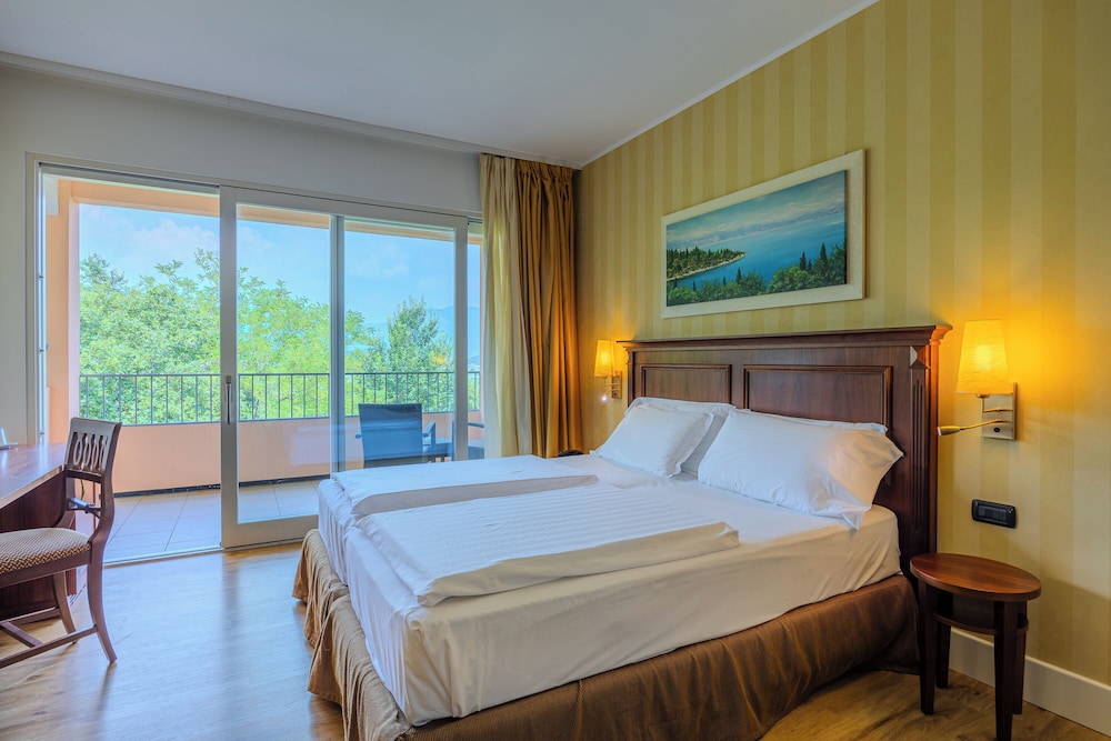 Classic Double Room, Hill View photo 2