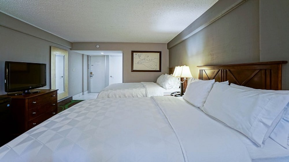 Standard Room, 2 Queen Beds - Photo 1