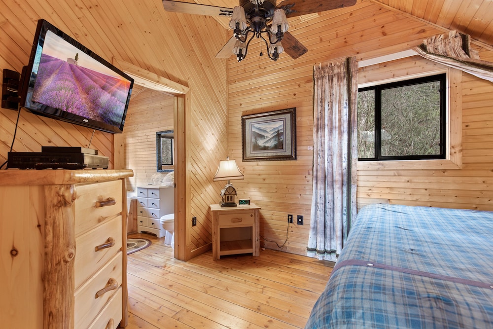 Studio (2 Bedrooms)