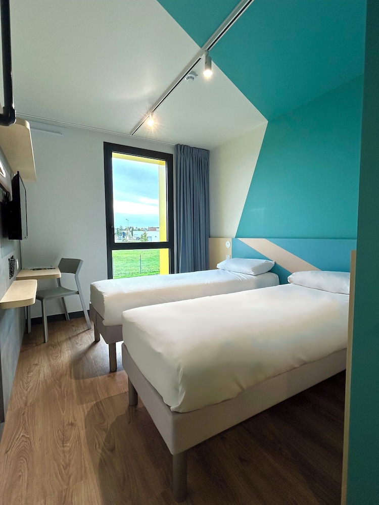 Standard Room, 2 Twin Beds photo 3