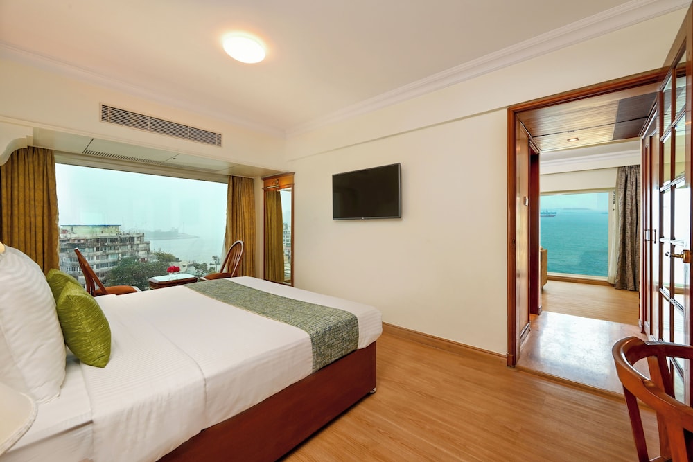 Suite, 1 King Bed, Sea View photo 2