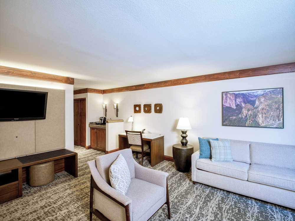 Deluxe Room, 1 King Bed with Sofa bed (Oversize) photo 2