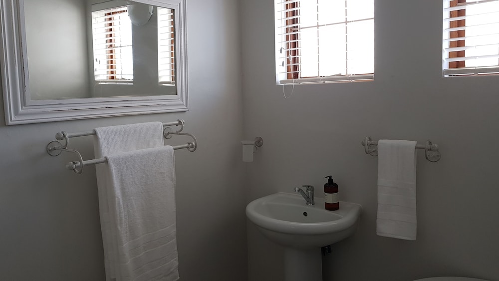 Classic House, 3 Bedrooms, Ocean View, Garden Area photo 3
