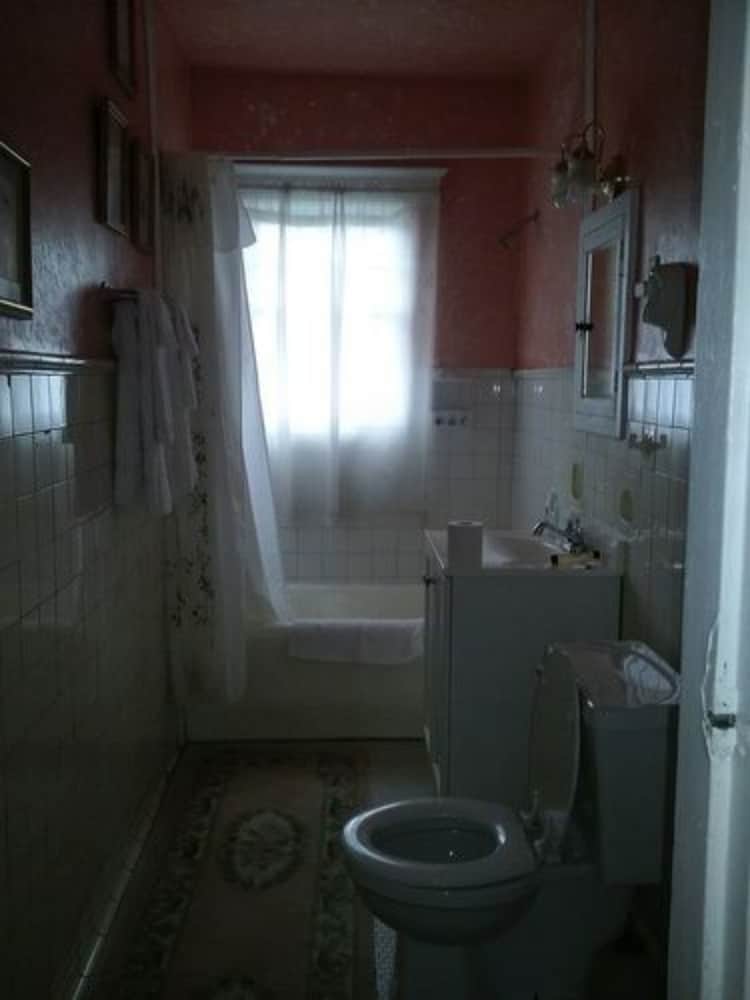 Room, Private Bathroom (Robin's Room) photo 2
