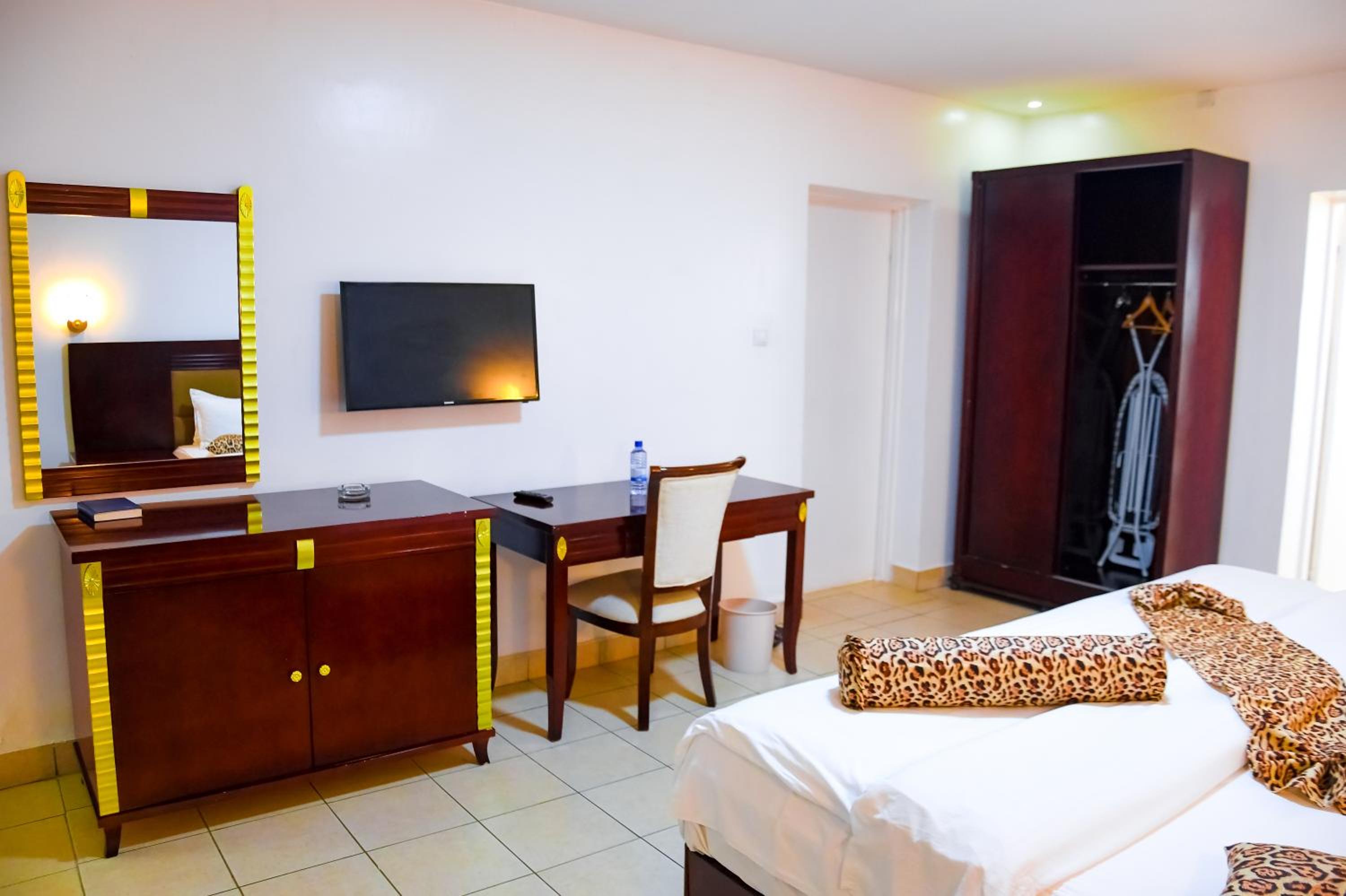 Deluxe King Suite