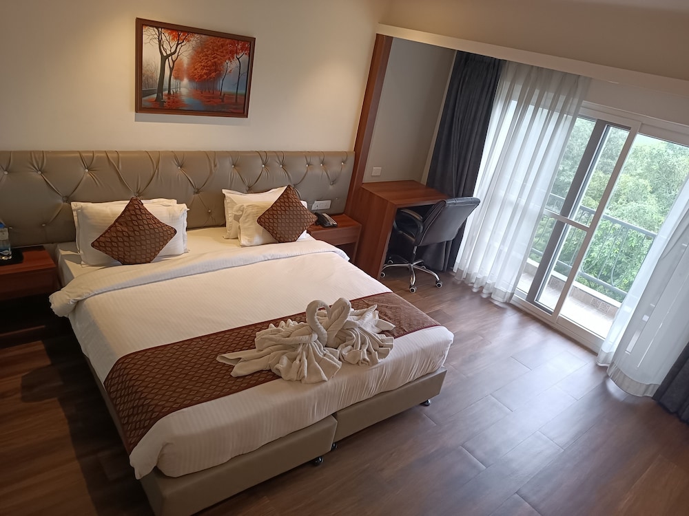 Suite Room - Photo 5
