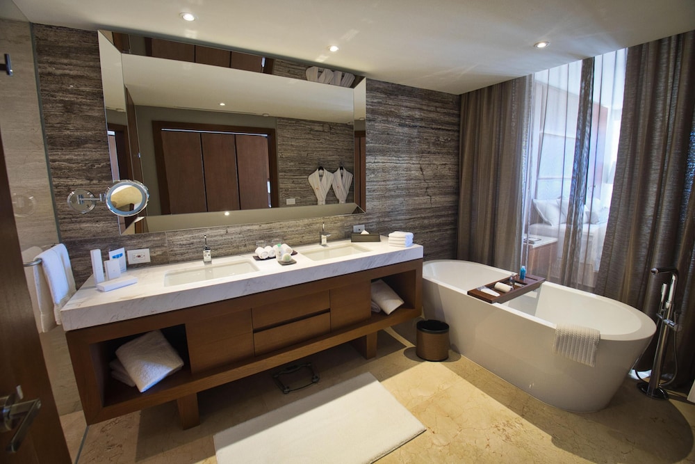 Royale Deluxe Ocean View - Two Double Beds