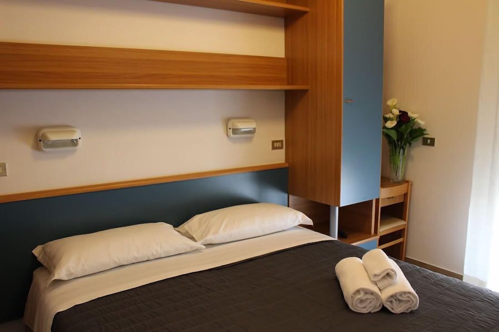Double Room Single Use, 1 Queen Bed