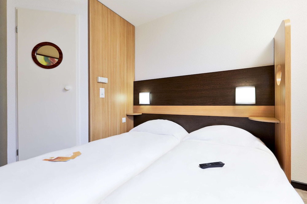 Standard Room, 2 Twin Beds - Photo 14
