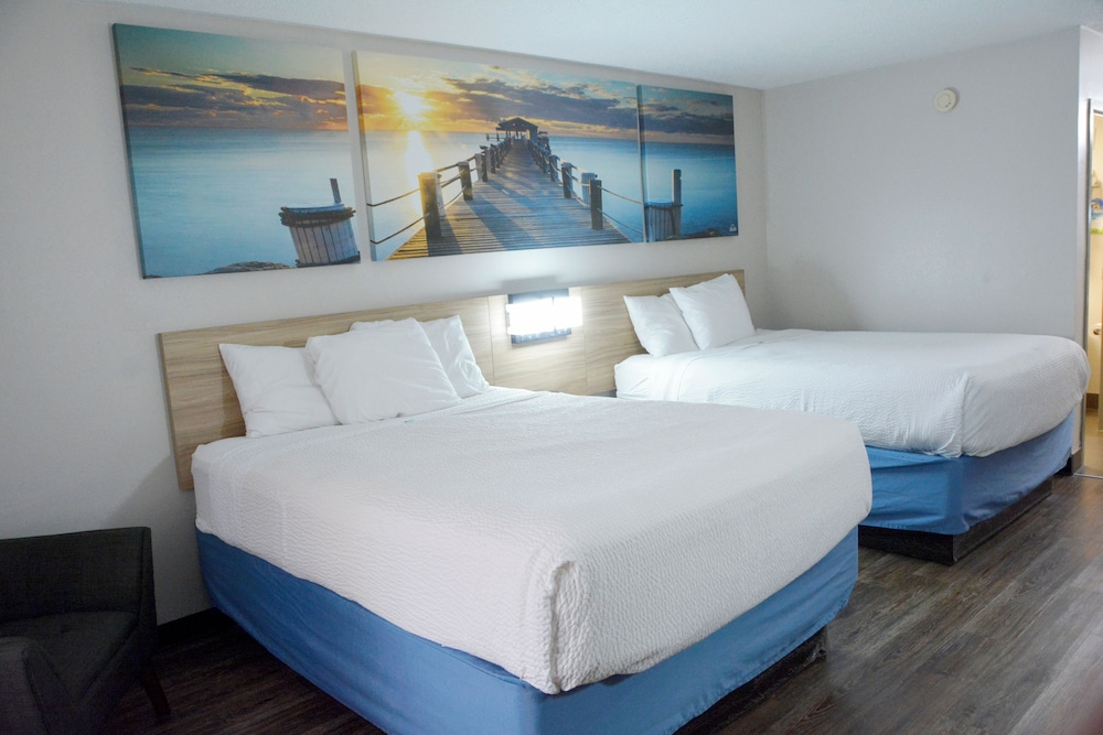 Room, 2 Queen Beds, Non Smoking - Photo 2