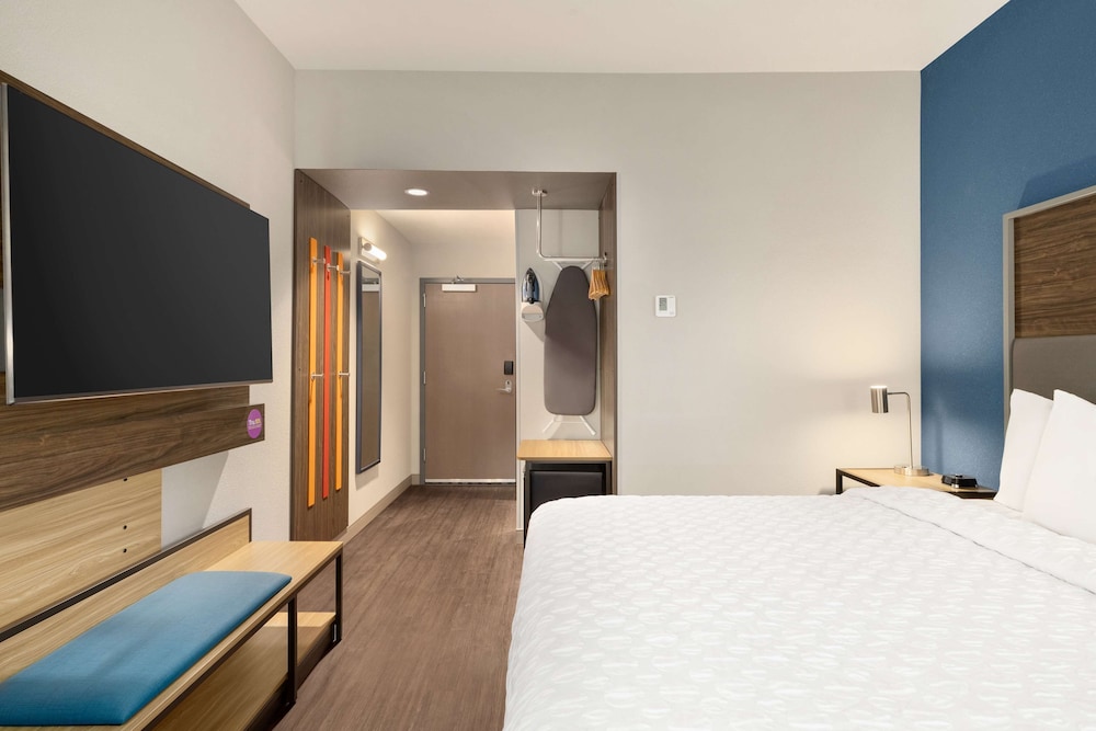 Room, 1 King Bed, Accessible, Bathtub (Hearing) - Photo 5