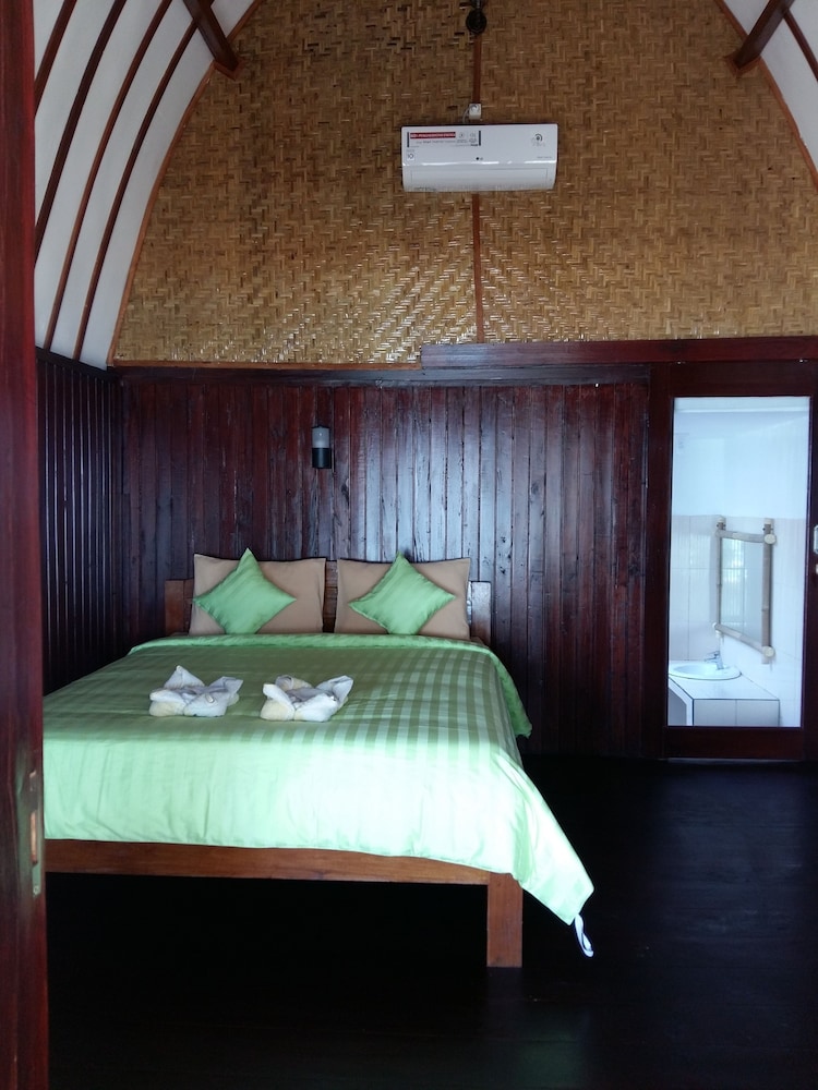 Deluxe Bungalow, Beach View photo 1