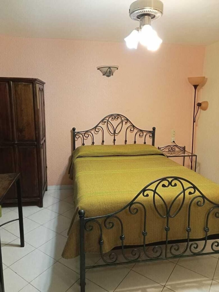 Basic Double Room photo 3