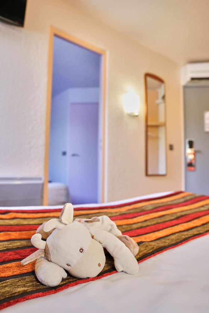 Basic Quadruple Room, Multiple Beds, Non Smoking photo 3