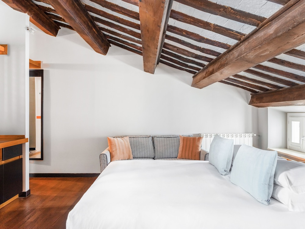Large Studio, Kitchenette, Balcon photo 3