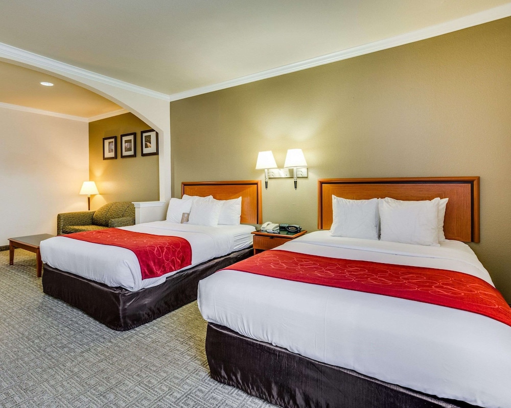 Business Suite, Multiple Beds, Accessible, Non Smoking - Photo 3