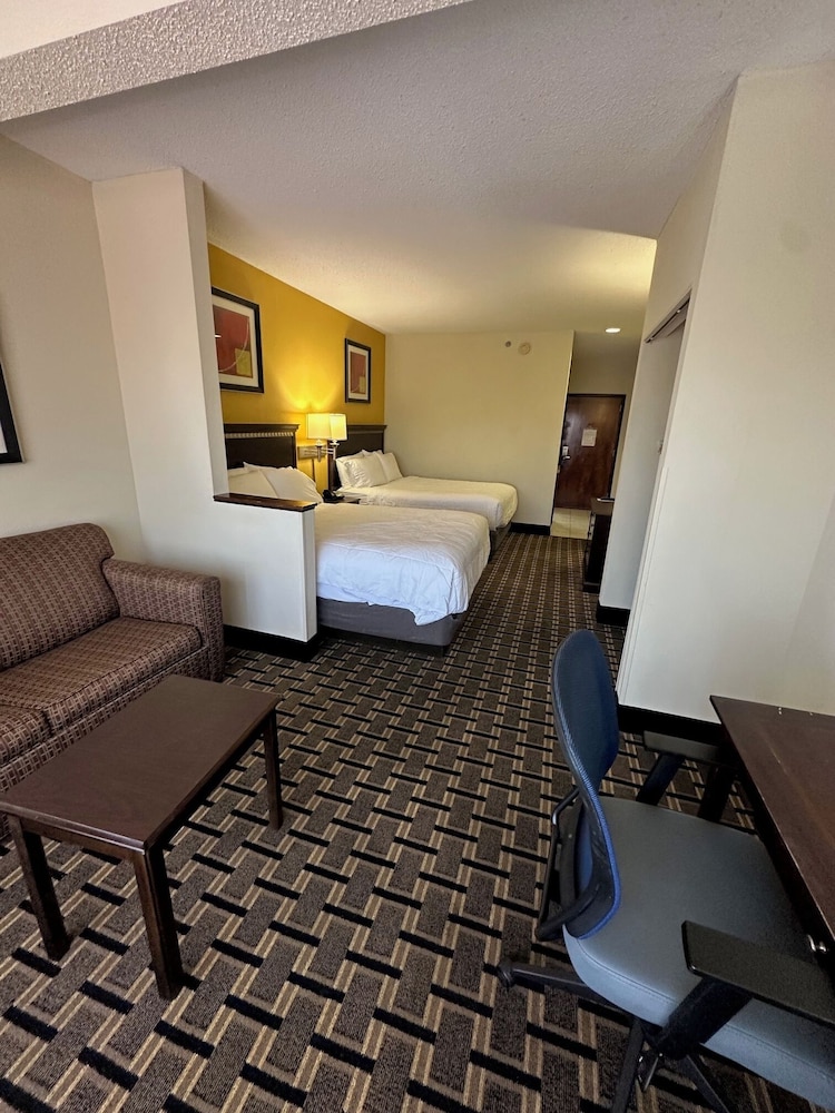 2 Queen Suite - Photo 1