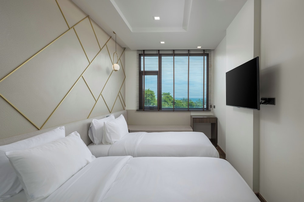 Family Suite, 1 King Bed - Photo 16