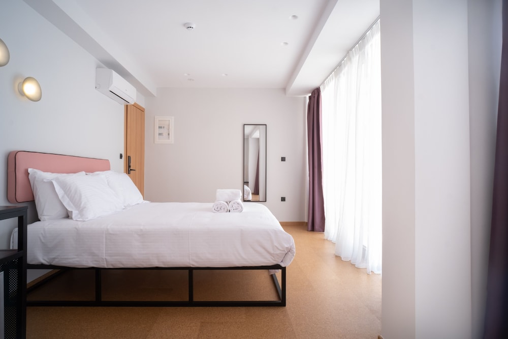 Deluxe Double Room, 1 Queen Bed photo 2