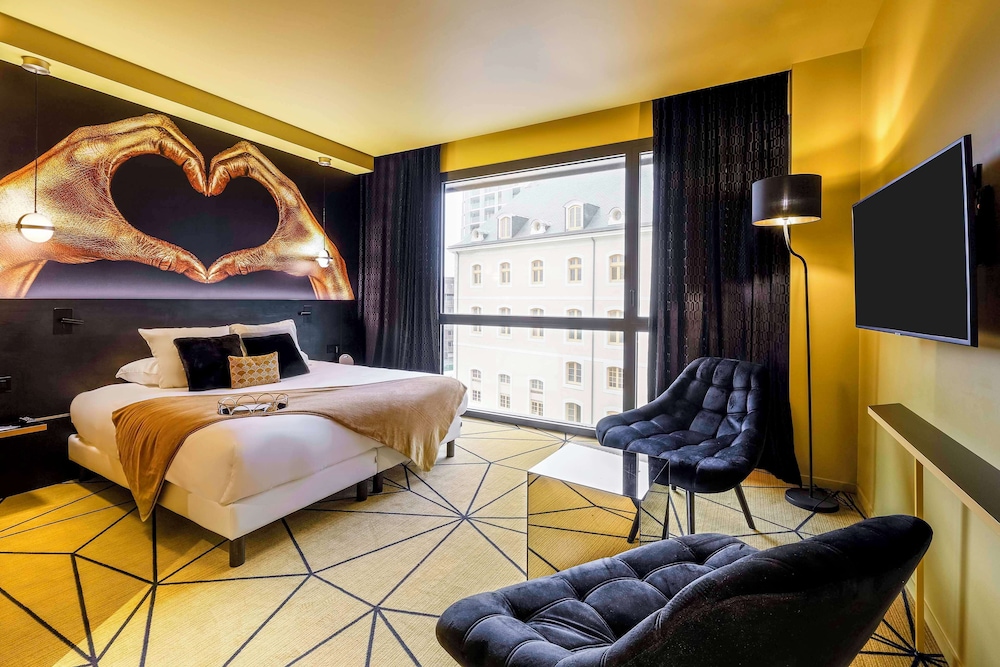 Deluxe Room, 1 King Bed, Non Smoking - Photo 1