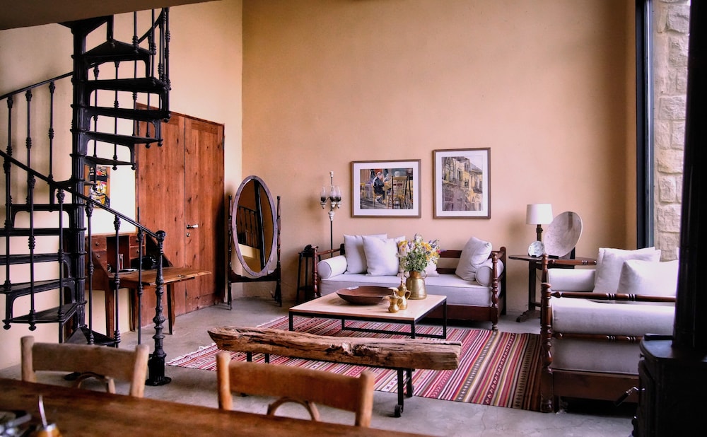 Signature House photo 3