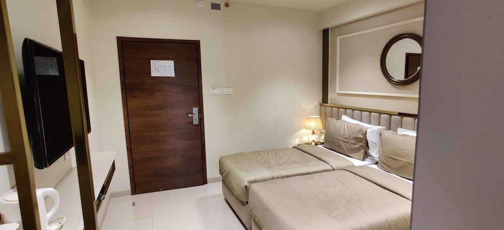Deluxe Double or Twin Room - Photo 18
