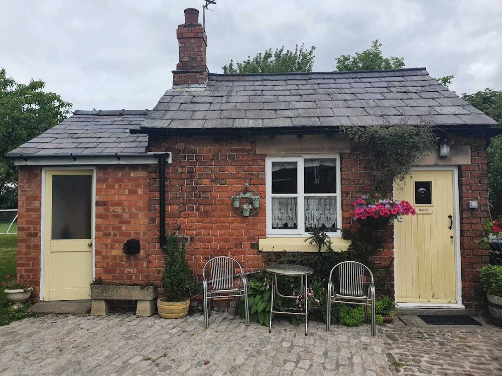 小屋, 套房 (The Dairy)