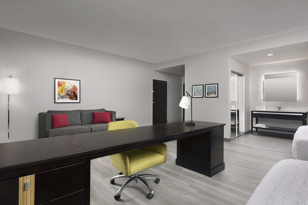 Studio, 2 Queen Beds, Accessible (Roll-In Shower)