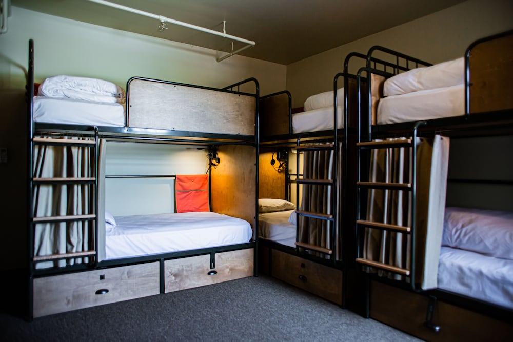 Deluxe Room, 2 Queen Beds, Shared Bathroom (Double Queen-Shared Bath)