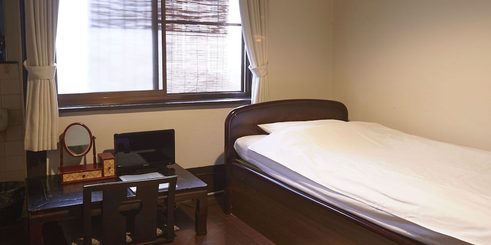 Basic Single Room, 1 Twin Bed (For 1 people,Check in time 4pm-10pm) photo 2