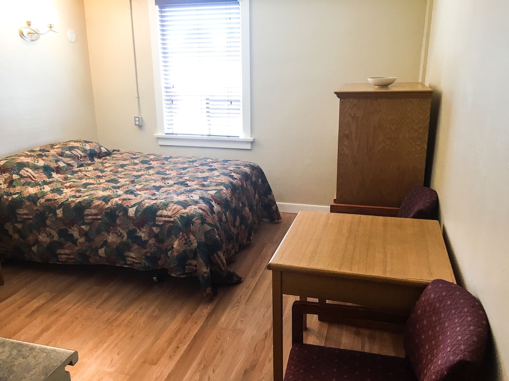 Standard Room, 1 Queen Bed, Kitchenette photo 1