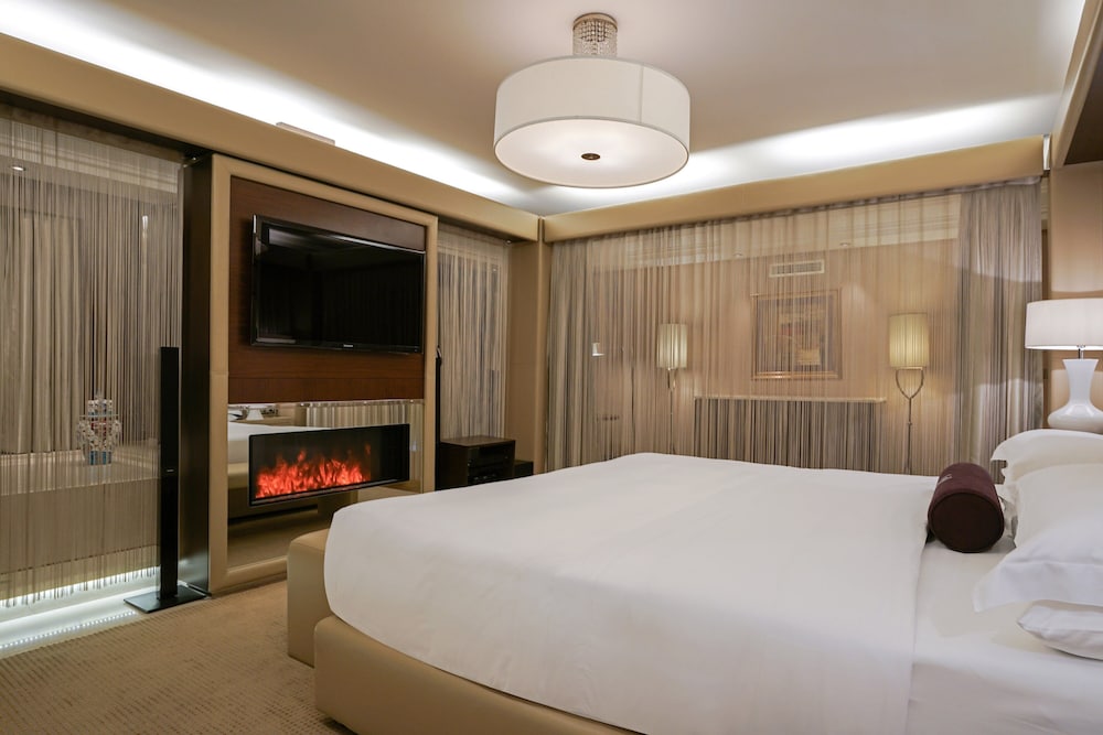 Presidential Suite, 1 King Bed thumbnail 6